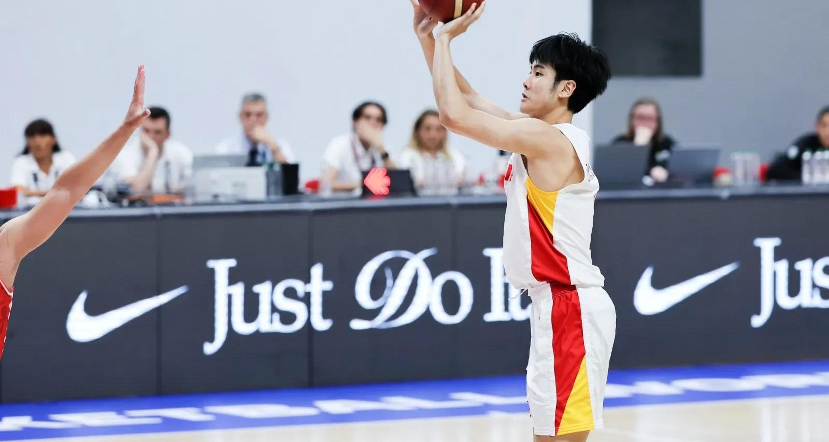 企鹅体育-关于17岁的朱正很好，但他救不了中国男篮的信息